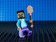Egy kép, amelyen Steve minifigurája látható a Minecraftból.