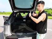 Tesla Model Y L felülvizsgálata a raktér és az utastér. (Kép forrása: GeekLaii/YT)