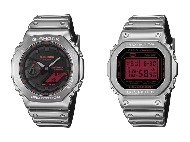 A Casio G-Shock GM-2100YRA-8A (balra) és GM-5600YRA-8 (jobbra) órák