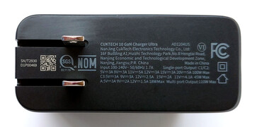 Nézet a jobb, felső és elülső oldalról.