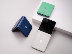 A Motorola Razr stabilabb zsanérral és jobb por elleni védelemmel rendelkezik. (Kép forrása: Motorola)