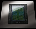 Közelkép egy Nvidia RTX GPU lapkáról, szabadon hagyott áramkörökkel és fémburkolattal (Kép forrása: Nvidia)