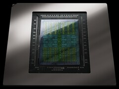 Közelkép egy Nvidia RTX GPU lapkáról, szabadon hagyott áramkörökkel és fémburkolattal (Kép forrása: Nvidia)