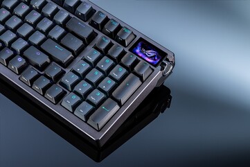 A ROG Azoth 96 HE OLED-képernyővel rendelkezik, amely olyan fontos rendszerinformációkat mutat, mint a GPU és a CPU hőmérséklete. (Kép forrása: Asus)