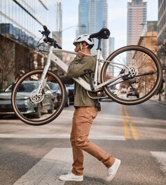 A Velotric Tempo súlya 17,7 kg (39 font) akkumulátorral együtt 