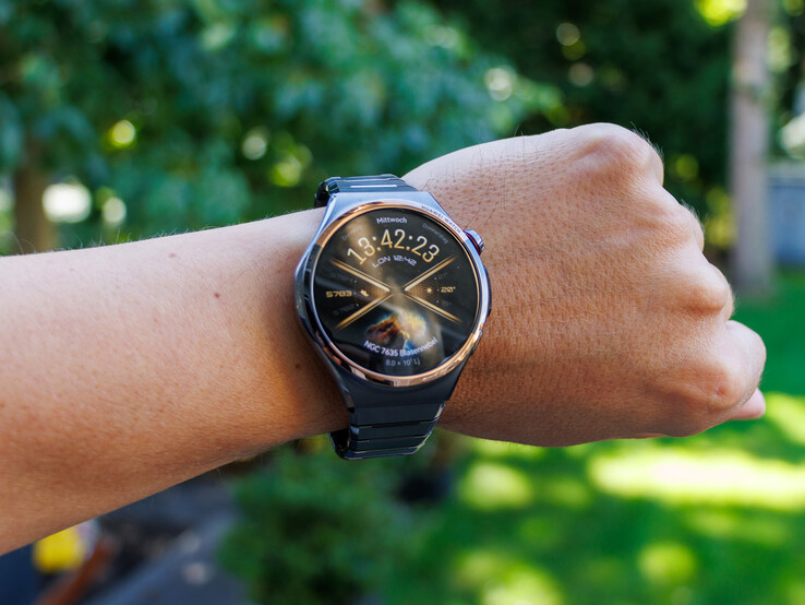 Huawei Watch 6 Pro a szabadban