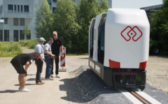 Monocab campus-shuttle egy 20 méteres tesztpályán