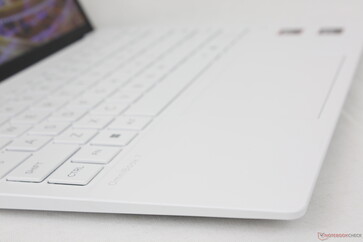 Glacier Silver vagy Ceramic White színben kapható