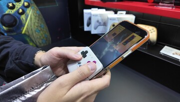 A Tokyo Game Show-n bemutatott, még be nem jelentett GameSir mini kontroller. (Kép forrása: @yoshivesmovie az X-en)