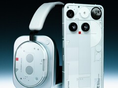 A Nothing Headphone (1) és Phone (3) július 15-én jelenik meg, de néhány nappal korábban már hozzájuthatsz a Nothing fizikai boltjában. (Kép forrása: Nothing)