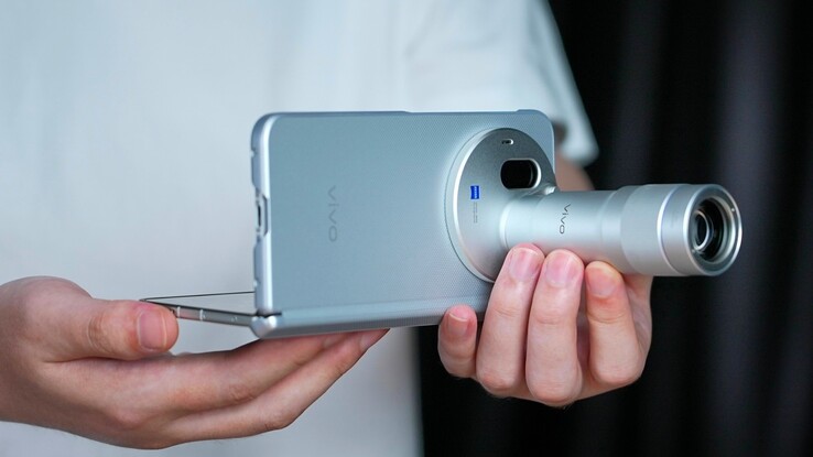 A Vivo X Fold6 kompatibilis a Vivo Zeiss Telephoto Extender Gen 2-vel.