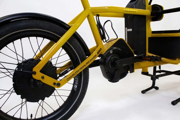 Az elektromos rendszer egy akkumulátorból, egy generátorból (pedálokkal) és magából a motorból áll