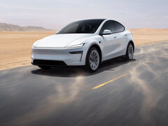 Az új 2026-os Tesla Model Y Pearl White többrétegű színben (Kép forrása: Tesla)