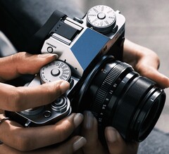 A képen látható Fujifilm X-T5 utódmodelljének megjelenése állítólag késik.