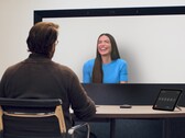 Egy felhasználó teszteli a Google Beam 3D-s videohívási élményét az I/O 2025-ön (Kép forrása: Google)