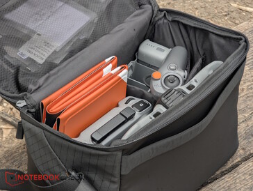 A Fly More Combo tartalmazza a táskát, de a mozgásvezérlőt nem