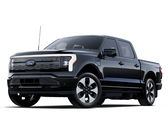 A képen a Ford F-150 Lightning fehér háttér előtt. (Kép forrása: Ford)
