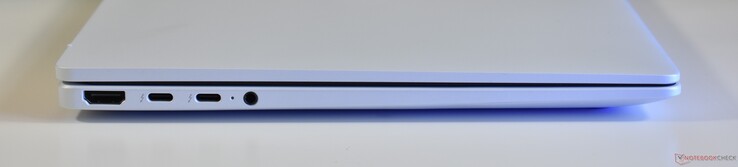bal oldalon: HDMI, 2x Thunderbolt 4, 3,5 mm-es audio