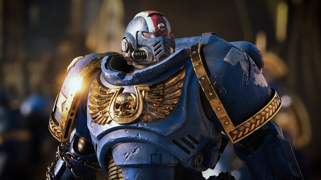 Egy játékbeli screenshot a Warhammer 40,000: Space Marine 2-ből, amely a Space Marine páncélzatát mutatja be. (Kép forrása: Steam)