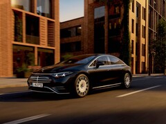 Az átdolgozott Mercedes EQS 800 voltos technológiát, nagyobb hatótávolságot és új szoftveres beállítást kapott.