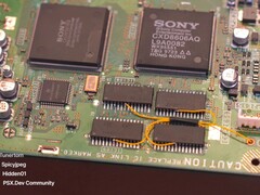 Egy PlayStation 1, 16 MB RAM-mal bővítve