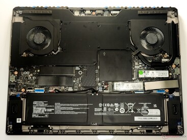 MSI Titan 18 HX AI: Belső tulajdonságok