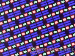 Éles RGB alpixelek, szemcsézettségi problémák nélkül. A Windows VRR 30 Hz-ig támogatott