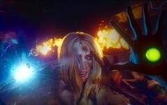 Judas képernyőkép, melyen egy üvegre támaszkodó nő látható