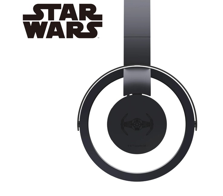 A fekete nwm ONE-ra egy TIE Fighter képe van nyomtatva. A fehér ONE-on egy X-szárnyú csillagvadász látható. (Kép forrása: NTT Sonority)