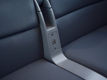 USB-A az ülések között. (Kép forrása: Amtrak)