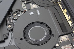 Az XPS 16 akkor ragyog igazán, ha a Core Ultra X7-gyel van konfigurálva, még akkor is, ha több energiát igényel és hangosabban fut