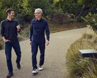 Tim Cook, az Apple vezérigazgatója és utódja, John Ternus.