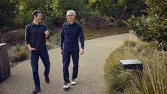 Tim Cook, az Apple vezérigazgatója és utódja, John Ternus.