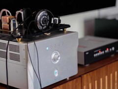 Az ATH-ADX7000 az Audio-Technica eddigi legszínvonalasabb nyitott hátlapi hangszórói. (Kép forrása: Kyle / Den-Fi.com)