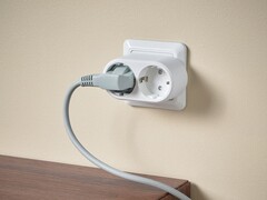 Az IKEA új Koppla 2-utas adapterdugója, fehér színben