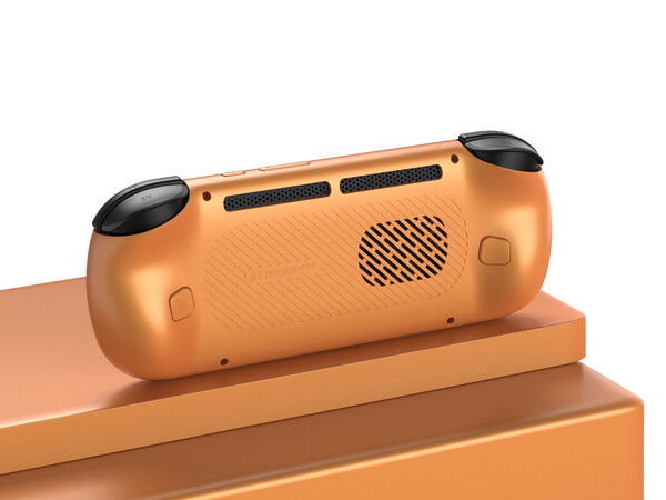 A Pocket 6 két változata azonos hátlapi kialakítással rendelkezik. (Kép forrása: Retroid)