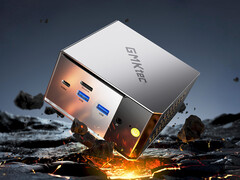 A GMKtec M8 viszonylag kompakt, 111 x 107 x 63 mm-es és 490 g-os. (Kép forrása: GMKtec)