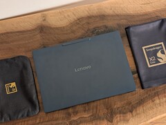 A legújabb, Snapdragon processzorral felszerelt 14 hüvelykes Yoga 7 laptop akkumulátorának élettartama több mint kétszer hosszabb, mint az AMD-alapú változaté