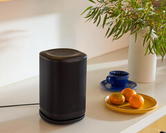 A rendszer a Sonos modelljét követi: egyetlen alkalmazással kezeli a szobák csoportosítását, a sztereó párosítást, az automatikus szobaakusztikai hangolást és a soundbar köré épülő térhangzású rendszerek beállítását.