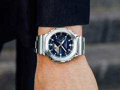 Az állítólagos új Casio modell a GM-2110D-2B (képünkön) modellhez hasonló kialakítású lesz, csak a számlap színe más lesz - valószínűleg bézs/barna. (Kép forrása: Casio)