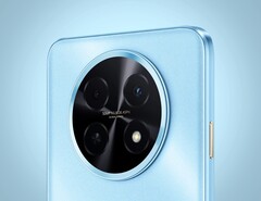 A Huawei Nova 14i minden, csak nem kompakt a hatalmas 6,95 hüvelykes kijelzőnek köszönhetően (Kép forrása: Huawei)