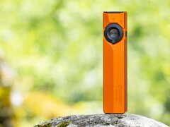 Az Olight ArkPro Ultra zseblámpa új, borostyánnarancs színben érkezik.