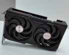 Az itt bemutatott Sapphire Pulse RX 9060 non-XT modell egy meglehetősen kicsi kártya. (Kép forrása: Technosaurus a YouTube-on, szerkesztve)