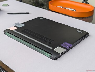 A Laptop 13 Pro alja teljes visszafelé kompatibilitást mutat a Laptop 13.5 és a Framework Desktop készülékeken található bővítőkártyákkal