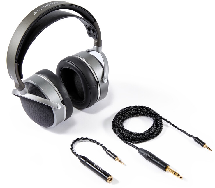 Az Audeze LCD-S20-hoz egy levehető fejhallgató-kábel és egy 3,5 mm-es 6,3 mm-es adapter tartozik. (Kép forrása: Audeze)