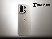 A OnePlus 15 a Sand Storm induló színváltozatban. (Kép forrása: OnePlus)