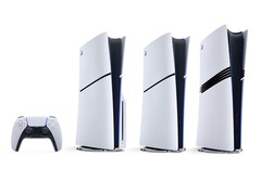 PlayStation DualSense vezérlő, lemezmeghajtós PS5 konzol, PS5 Digital Edition és PS5 Pro (balról jobbra). 