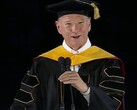 A Google volt vezérigazgatója, Eric Schmidt beszédét az Arizonai Egyetem 2026-os diplomaosztó ünnepségén hallgatói előtt