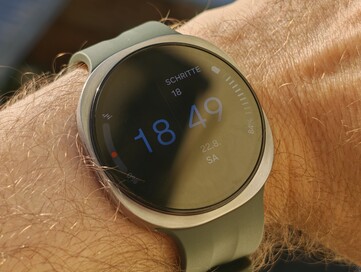 A Galaxy Watch9 közvetlen napfényben