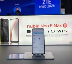 A 7,5 hüvelykes képátlóval a Nubia Neo 5 Max kétségtelenül egy kézzelfogható készülék.